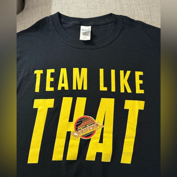 NWOT ‘TEAM LIKE THAT’ Black T-Shirt Canucks Logo on front - Picture 11 of 11